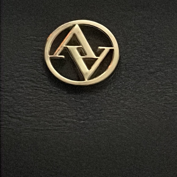 Adrienne Vittadini Black Wristlet w/ Detachable Charging Unit - Picture 5 of 7